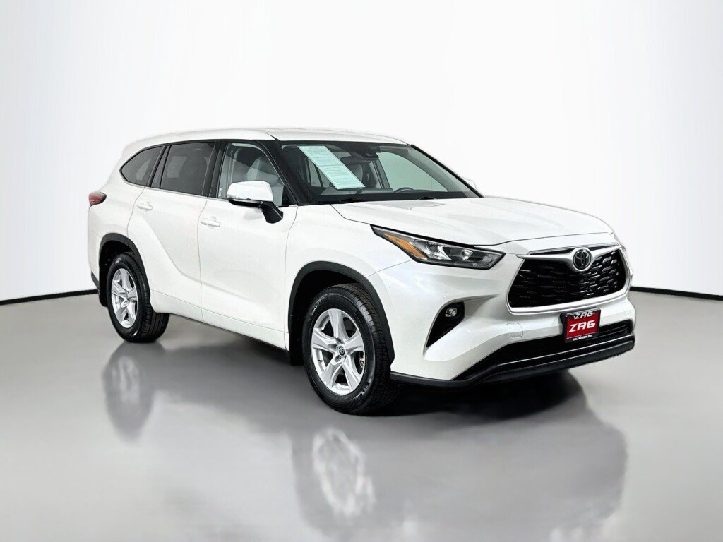 Used 2020 Toyota Highlander LE AWD/4WD image 7