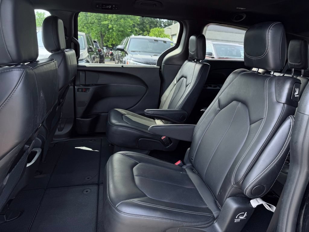 Certified 2025 Chrysler Pacifica Select FWD image 22
