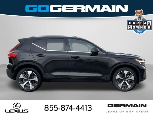 Used 2025 Volvo XC40 B5 Plus image 9