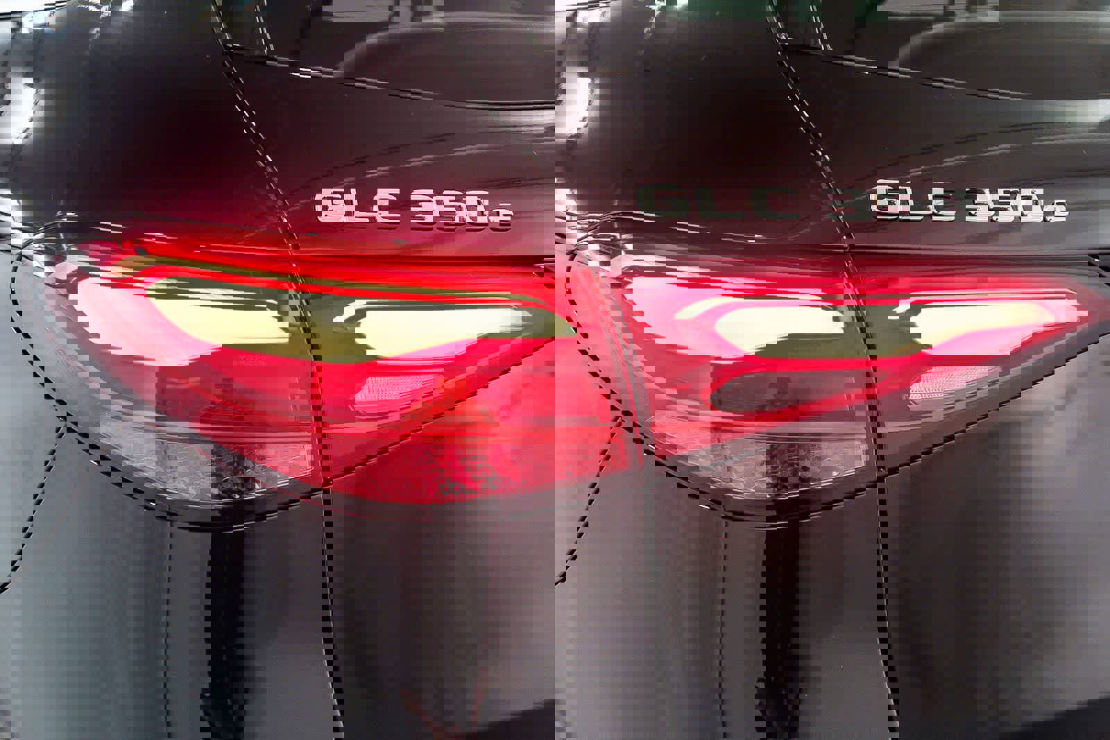 Used 2025 Mercedes-Benz GLC 350e image 9