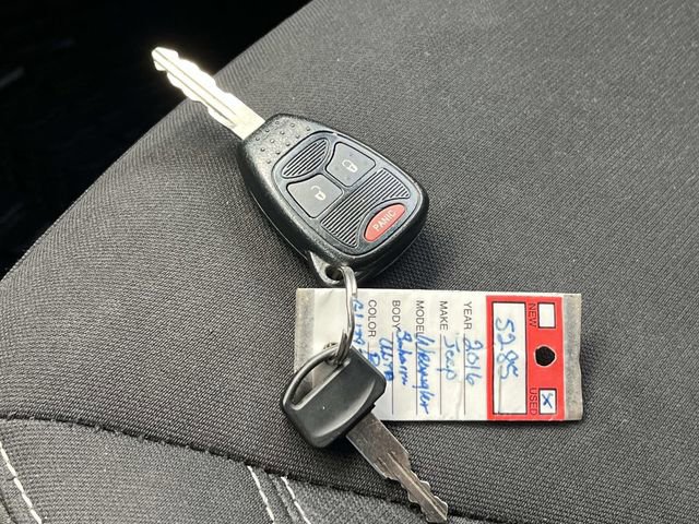 Used 2016 Jeep Wrangler Unlimited Sahara w/ Connectivity Group image 27