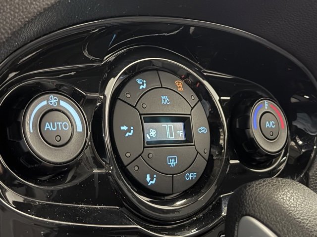 Used 2014 Ford Fiesta SE w/ Equipment Group 201B image 19