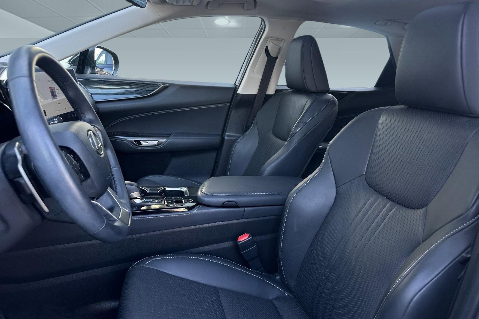 Used 2025 Lexus NX 350h AWD w/ Accessory Package (P5) image 24