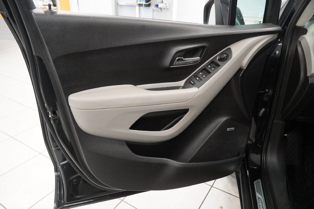 Used 2015 Chevrolet Trax LTZ w/ LPO, Protection Package AWD/4WD image 17