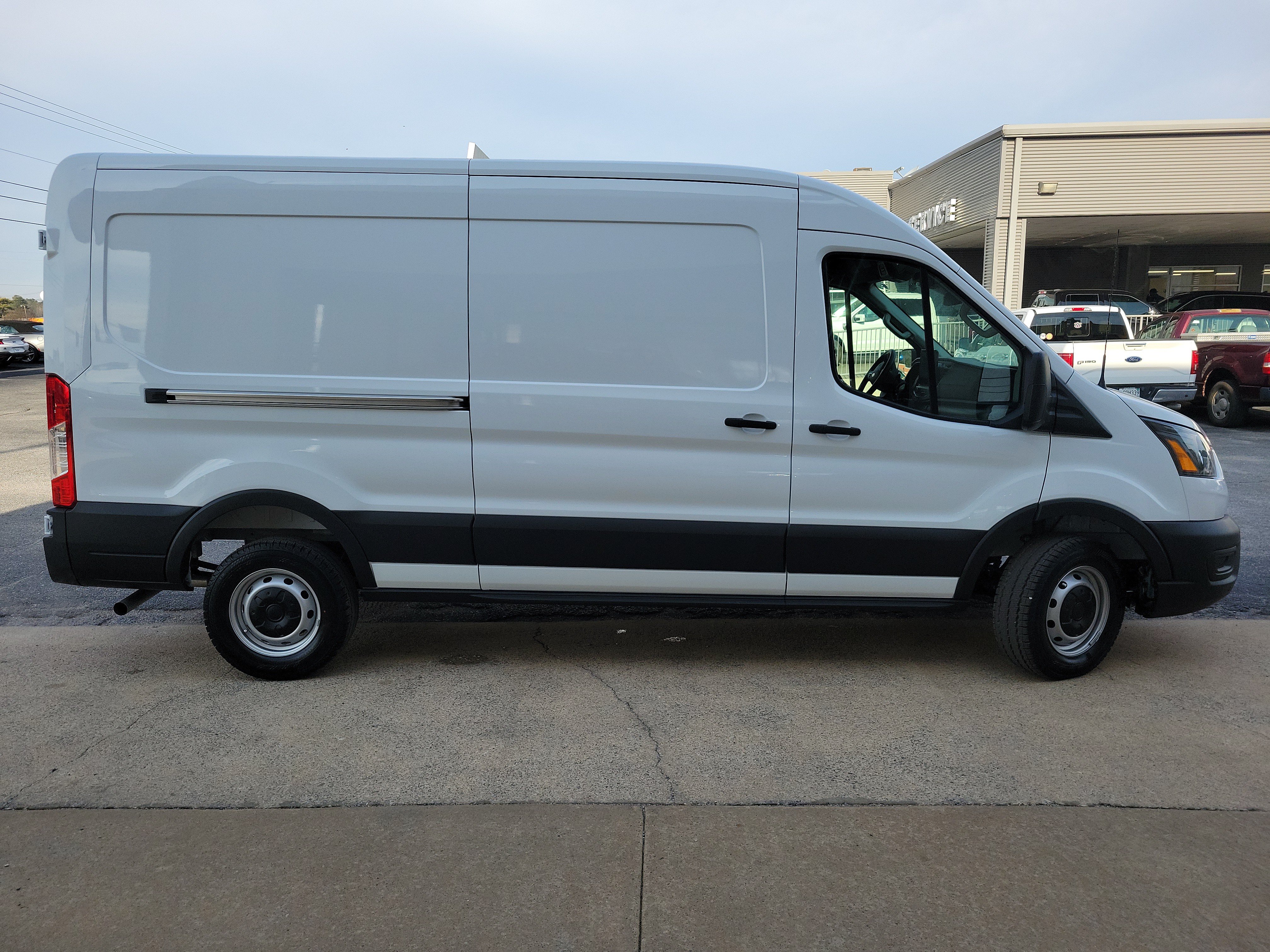 Used 2026 Ford Transit 250 148 Medium Roof RWD image 4