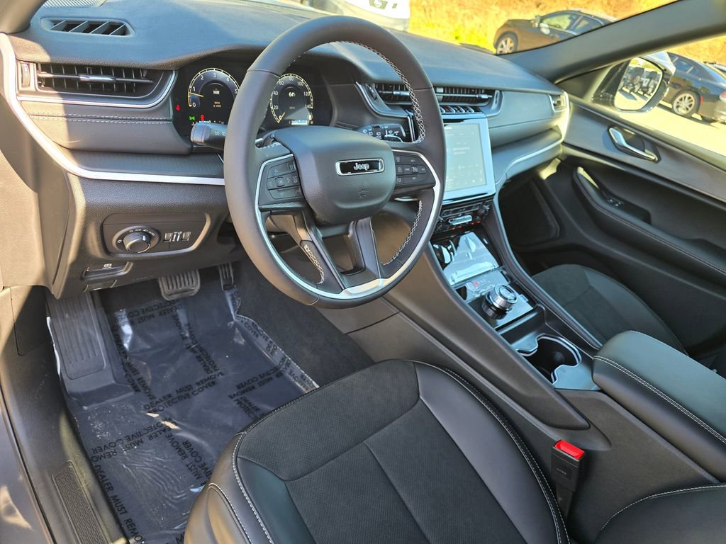 New 2025 Jeep Grand Cherokee Altitude image 22