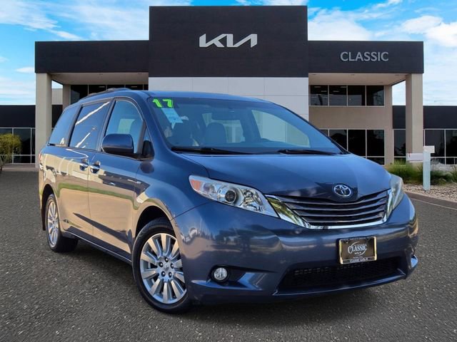 Used 2017 Toyota Sienna XLE image 1