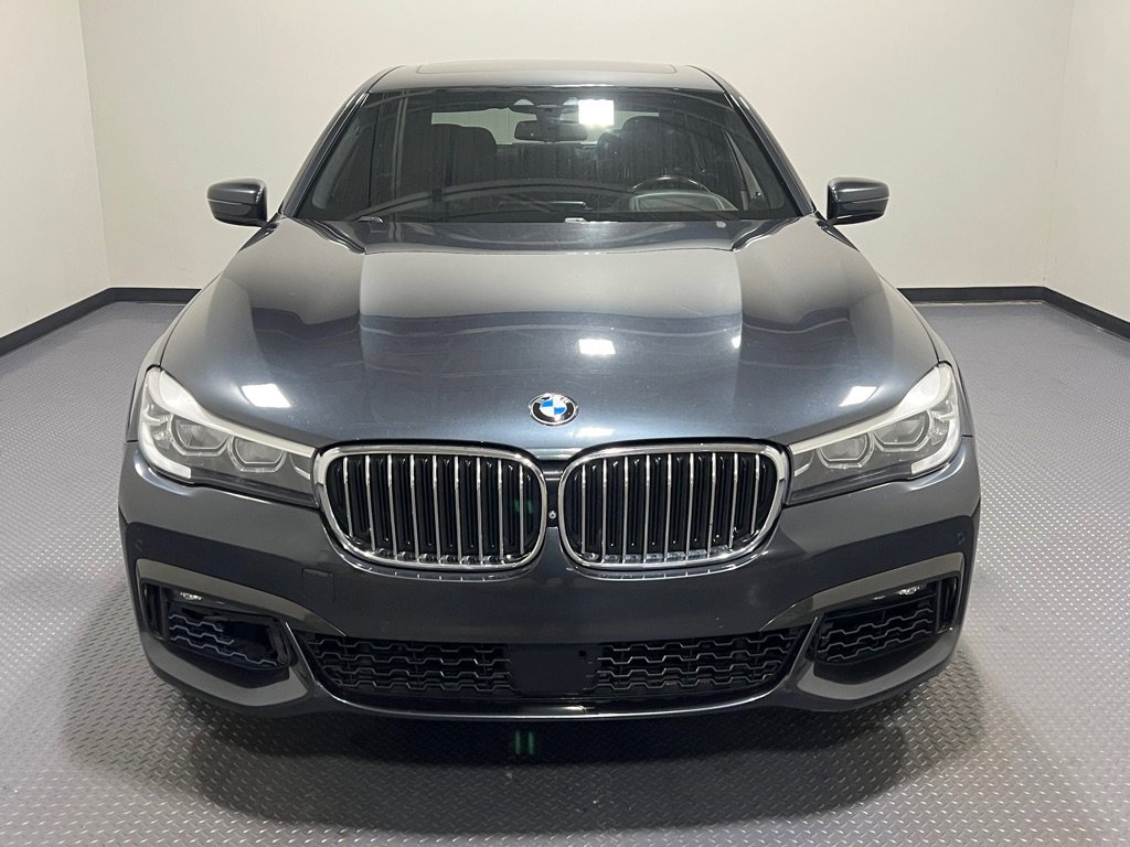 Used 2016 BMW 740i image 3