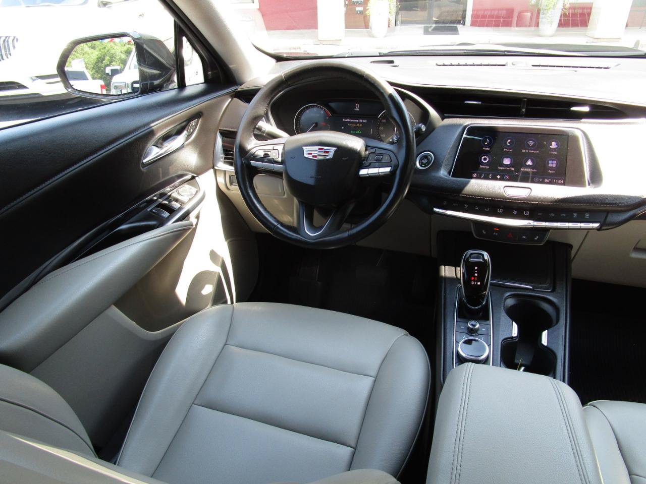 Used 2021 Cadillac XT4 Luxury w/ Cold Weather Package FWD image 8