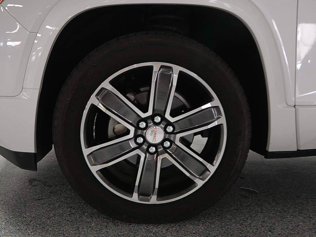 Used 2018 GMC Acadia Denali w/ Technology Package FWD image 5