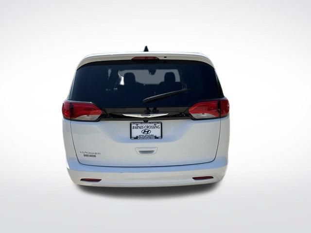 Used 2023 Chrysler Voyager LX FWD image 4