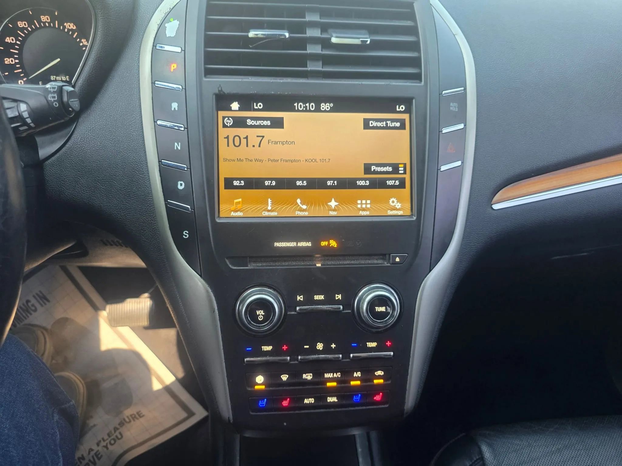 Used 2017 Lincoln MKC Reserve w/ Lincoln MKC Climate Package image 24