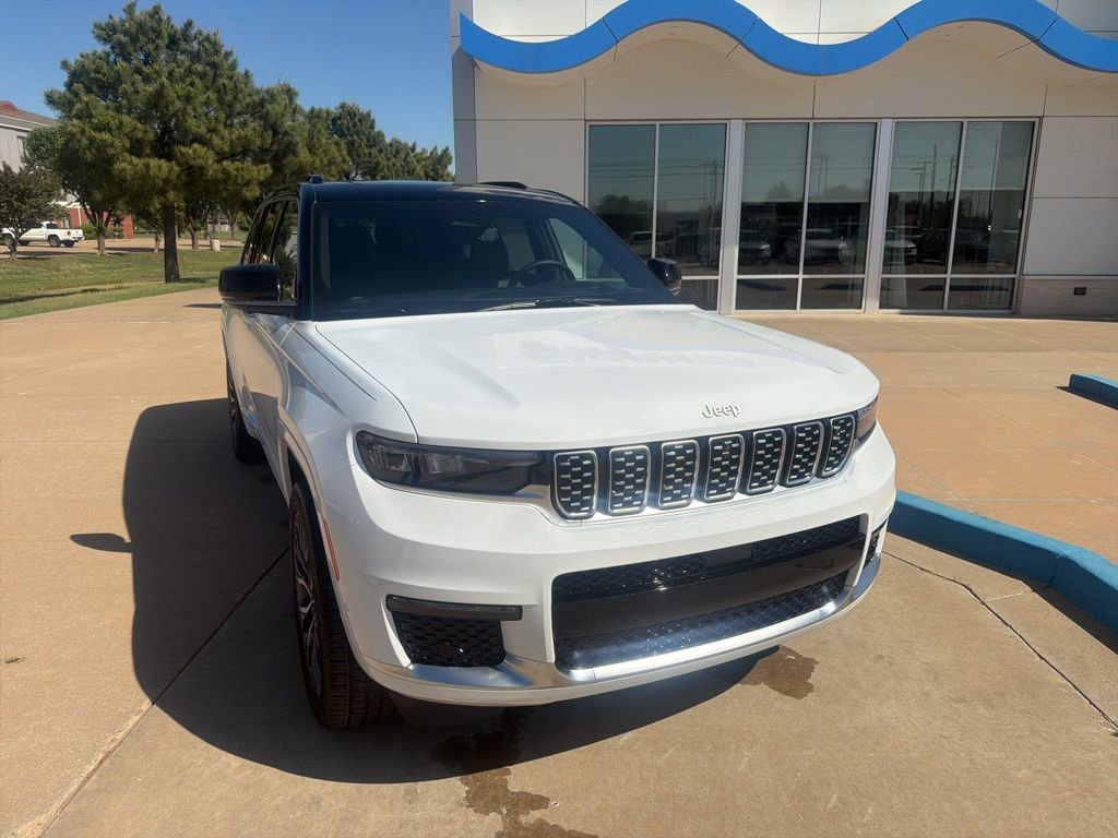 Used 2024 Jeep Grand Cherokee L Summit AWD/4WD image 2