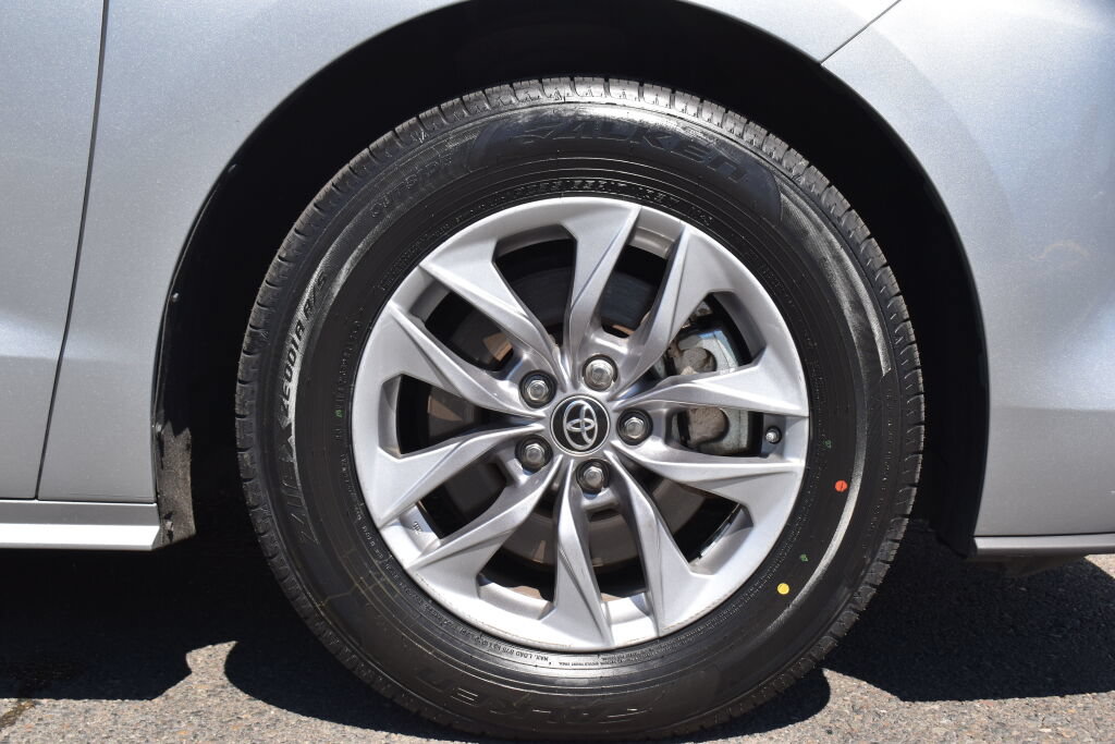Certified 2024 Toyota Sienna LE AWD/4WD image 28