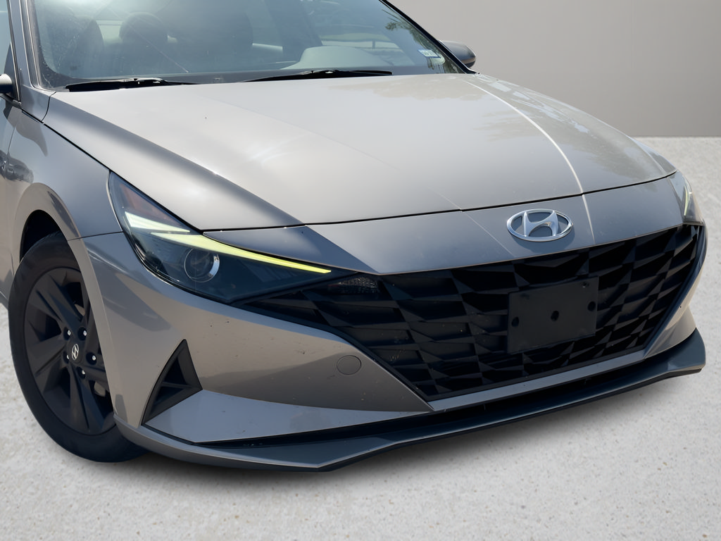 Used 2022 Hyundai Elantra SEL FWD image 2