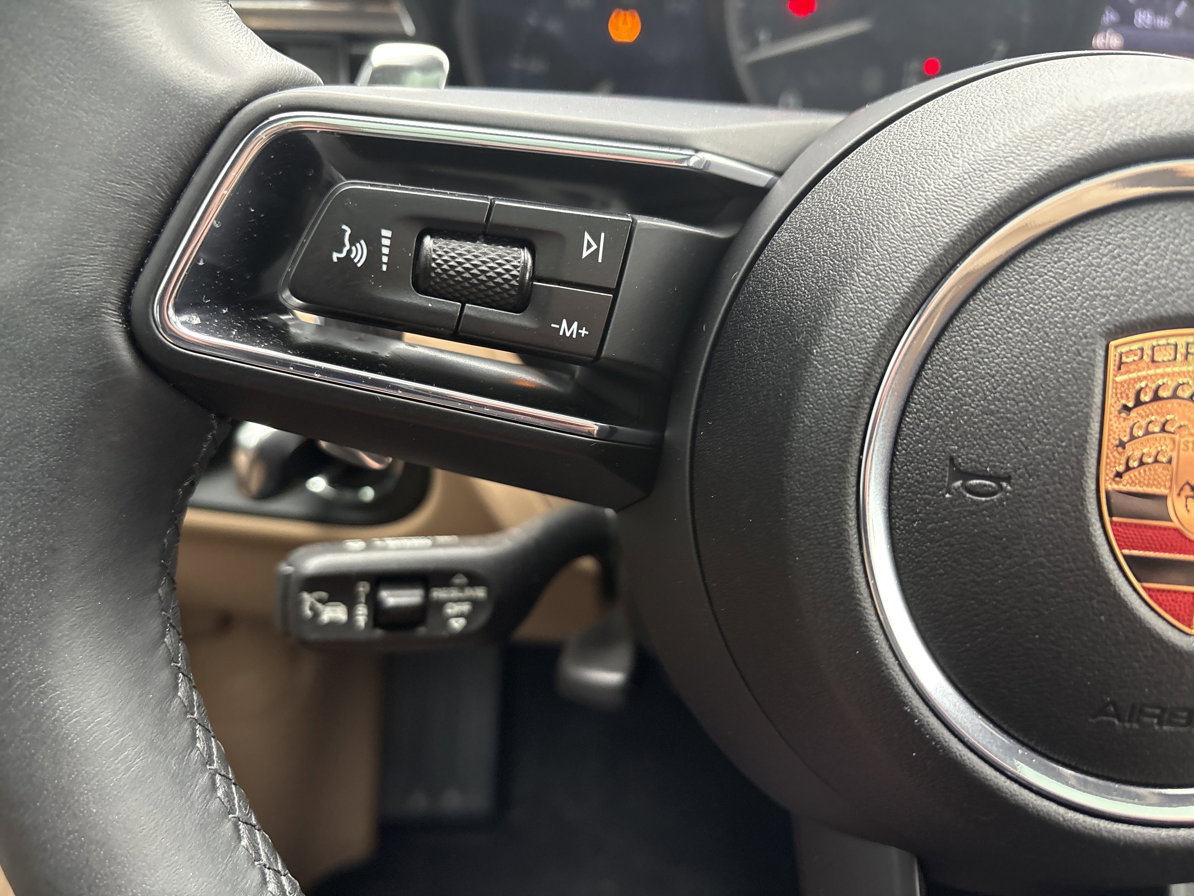 Certified 2025 Porsche Macan image 18