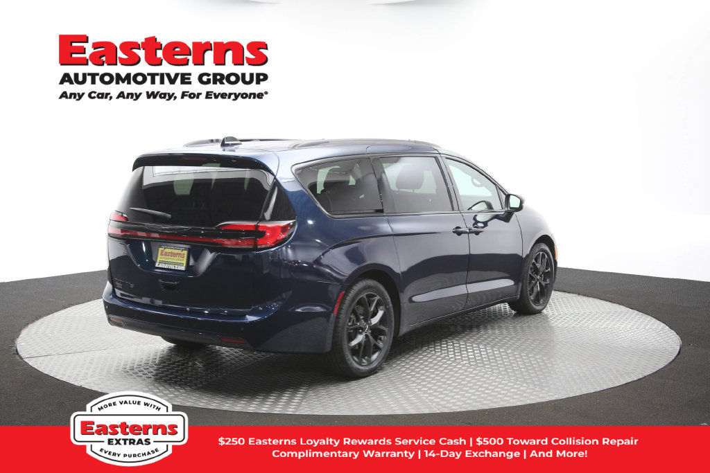 Used 2023 Chrysler Pacifica Touring-L w/ S Appearance Package FWD image 43