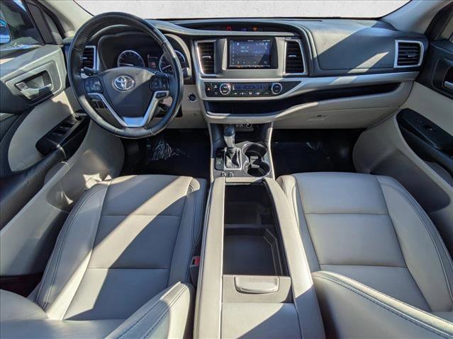 Used 2018 Toyota Highlander XLE image 25