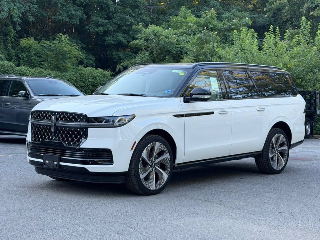New 2027 Lincoln Navigator L Black Label w/ Black Label Special Edition AWD/4WD image 3