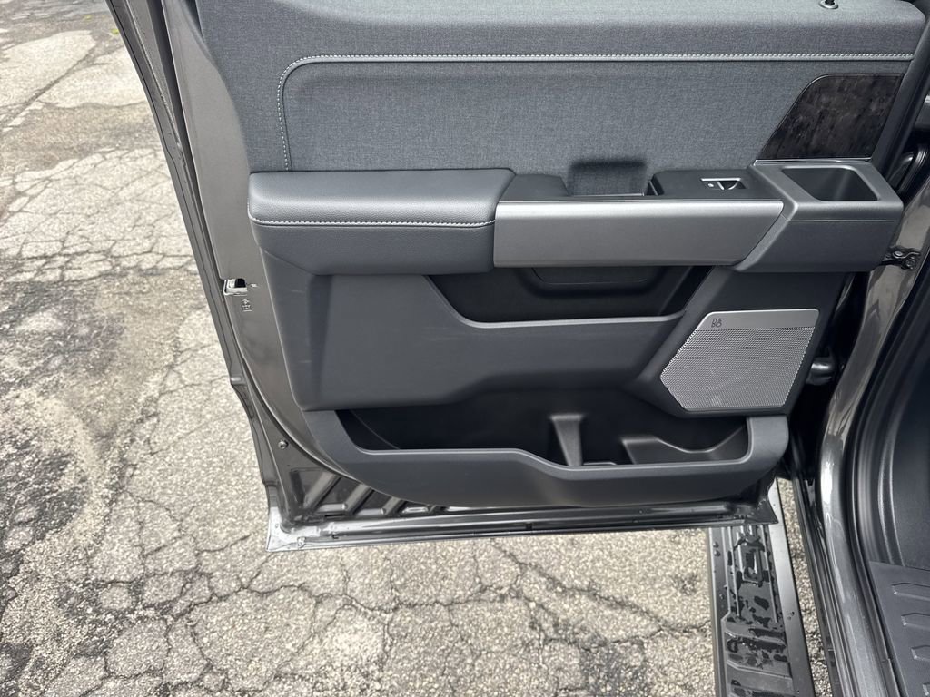 New 2026 Ford F350 Lariat w/ Black Appearance Package image 21