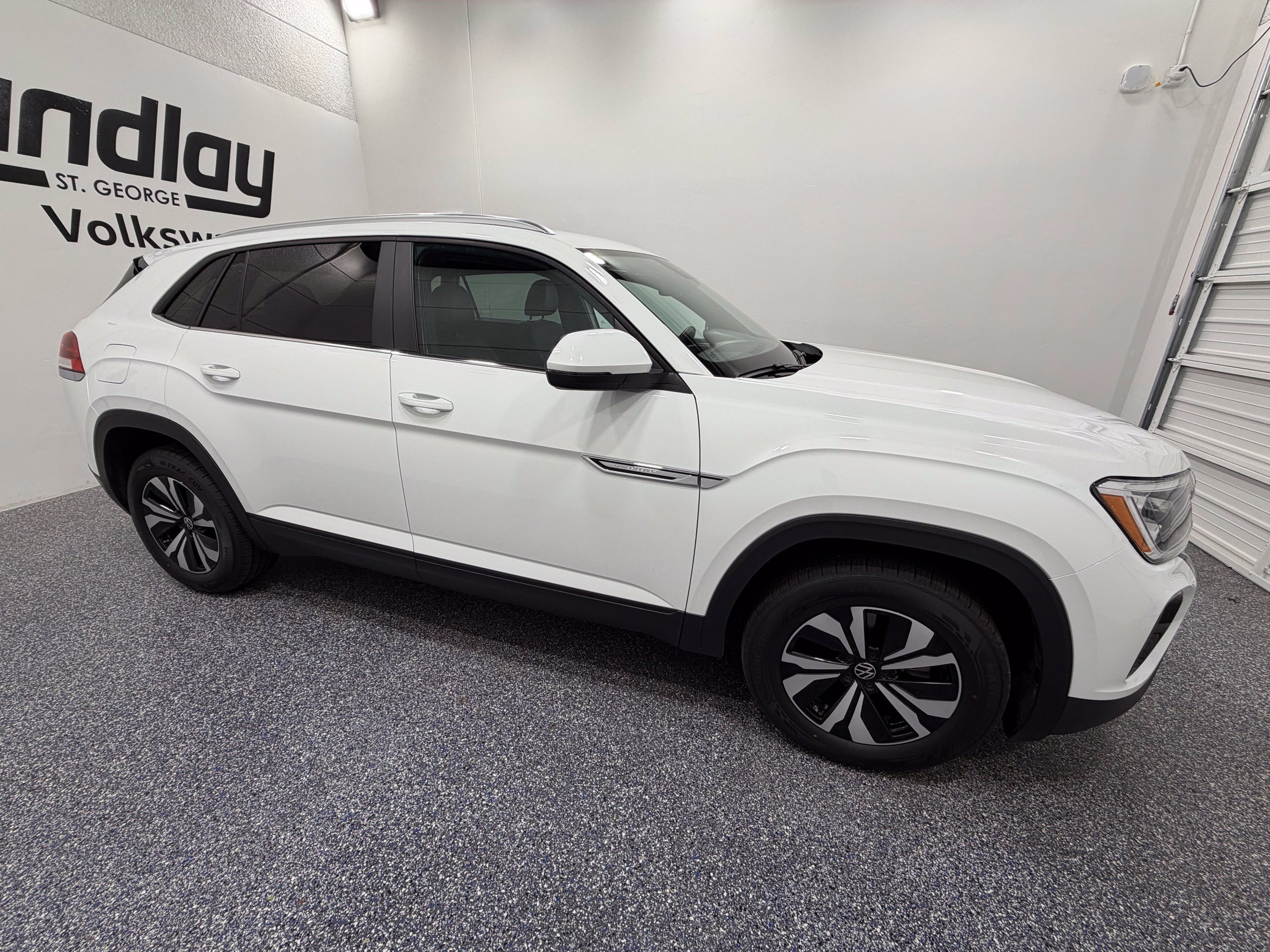 Certified 2024 Volkswagen Atlas Cross Sport SE FWD image 8