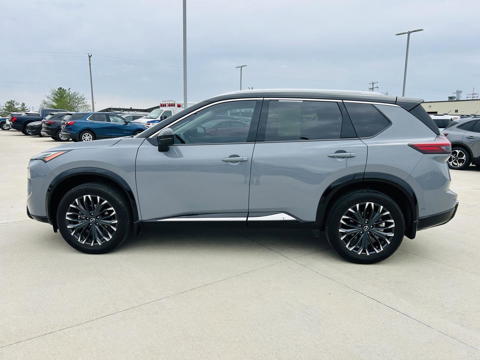 Used 2024 Nissan Rogue Platinum image 37