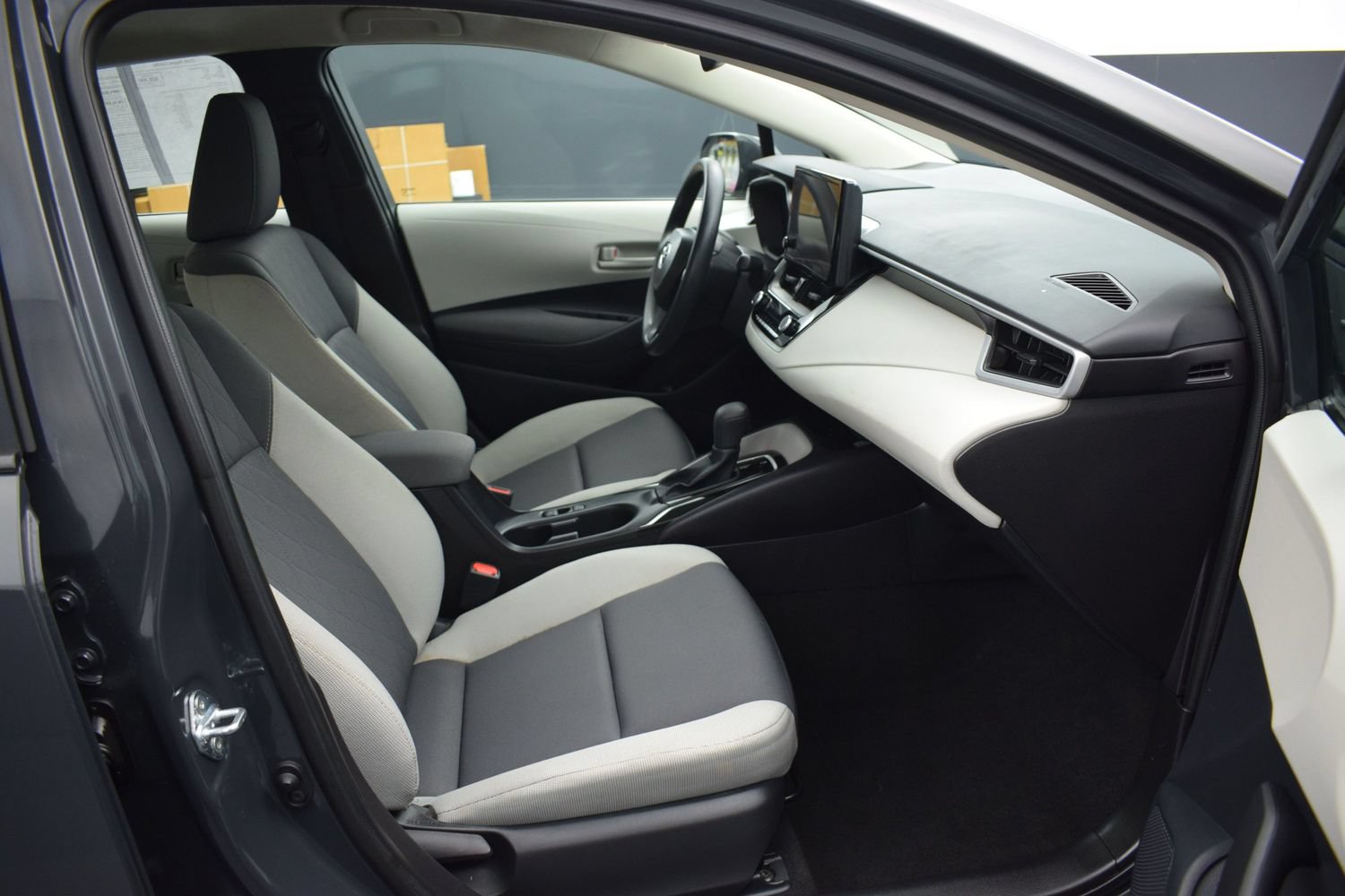 Used 2025 Toyota Corolla LE w/ LE Premium Package FWD image 10