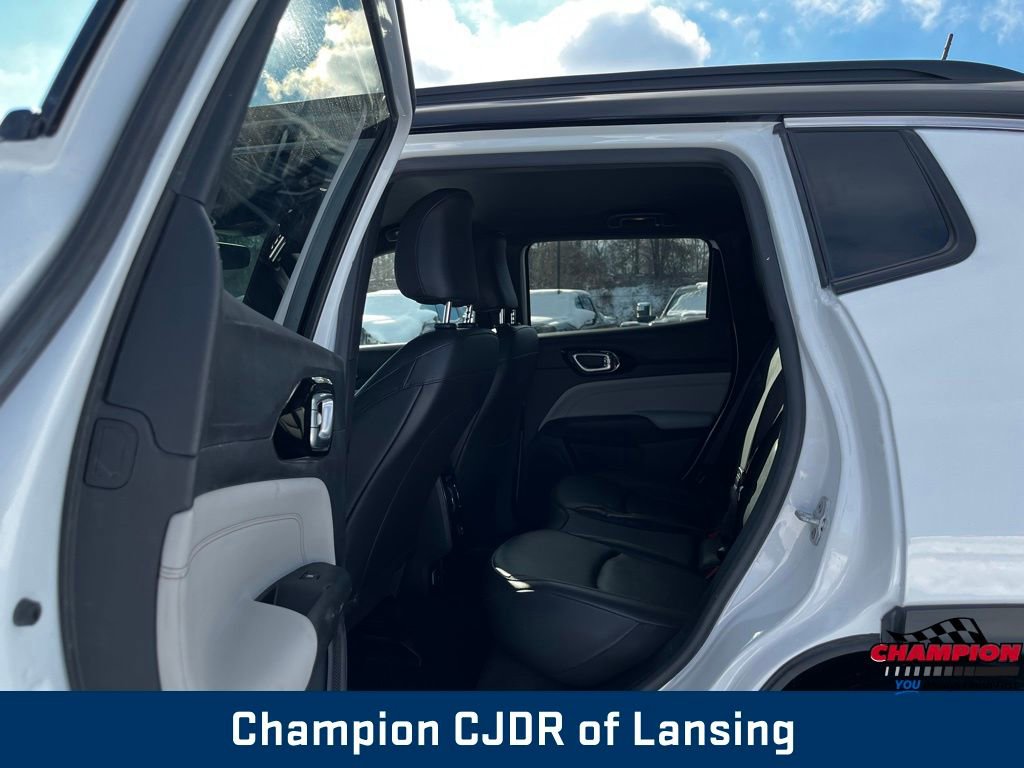 Used 2025 Jeep Compass Limited image 27