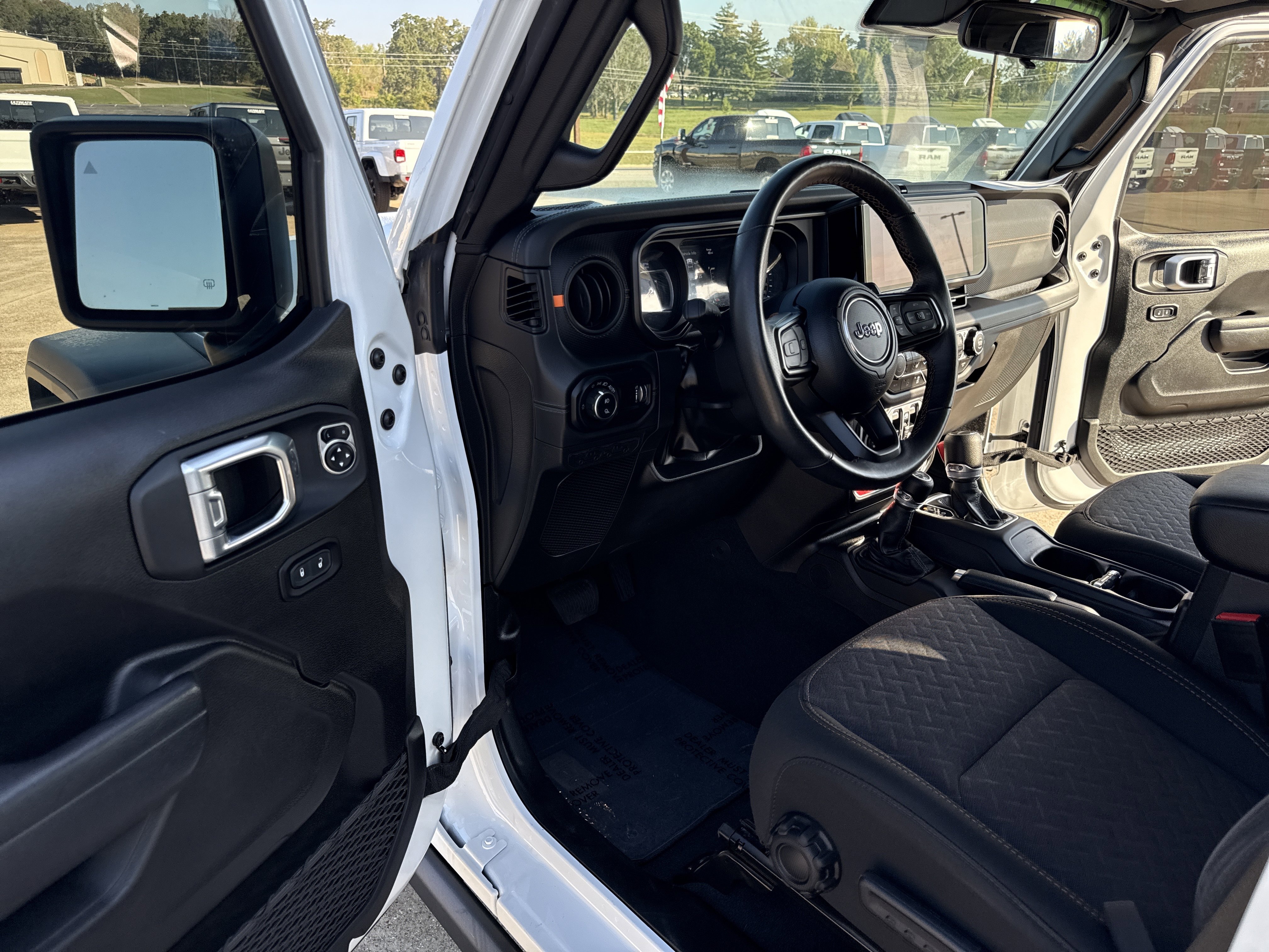 Used 2024 Jeep Gladiator Mojave w/ Safety Group image 15
