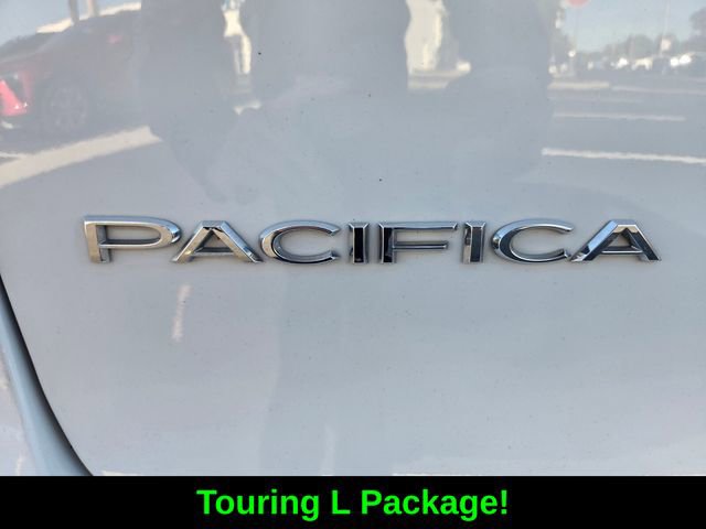 Used 2024 Chrysler Pacifica Touring-L FWD image 15