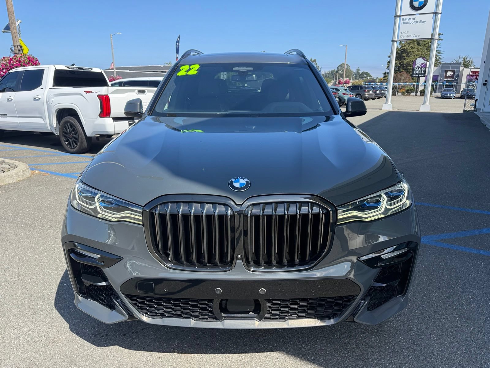 Used 2022 BMW X7 M50i AWD/4WD image 3