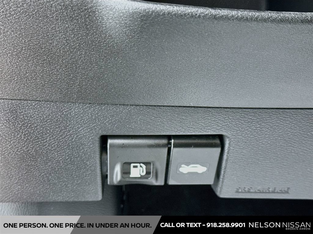 Used 2023 Nissan Kicks SV FWD image 10