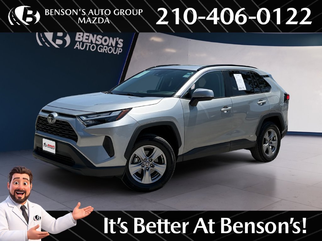 Used 2025 Toyota RAV4 XLE AWD/4WD image 1