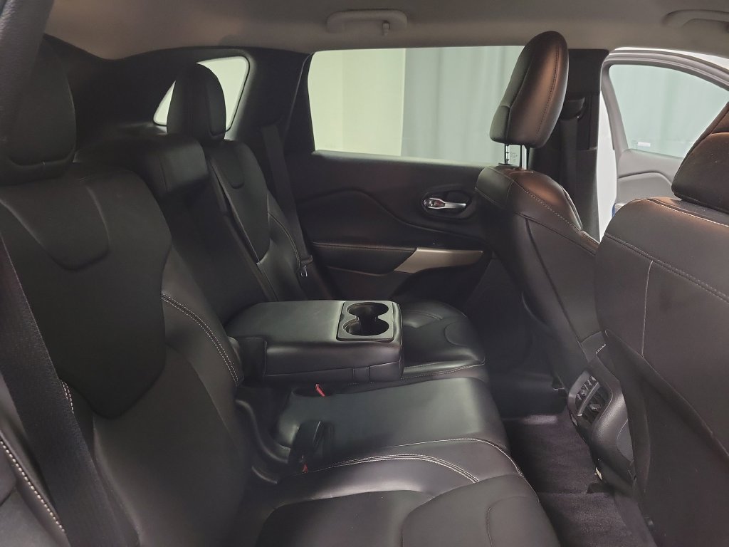 Used 2018 Jeep Cherokee Limited AWD/4WD image 32
