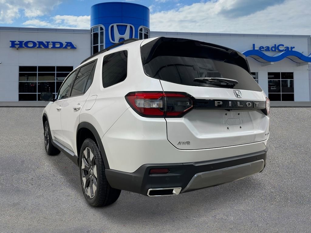 New 2026 Honda Pilot Touring image 3