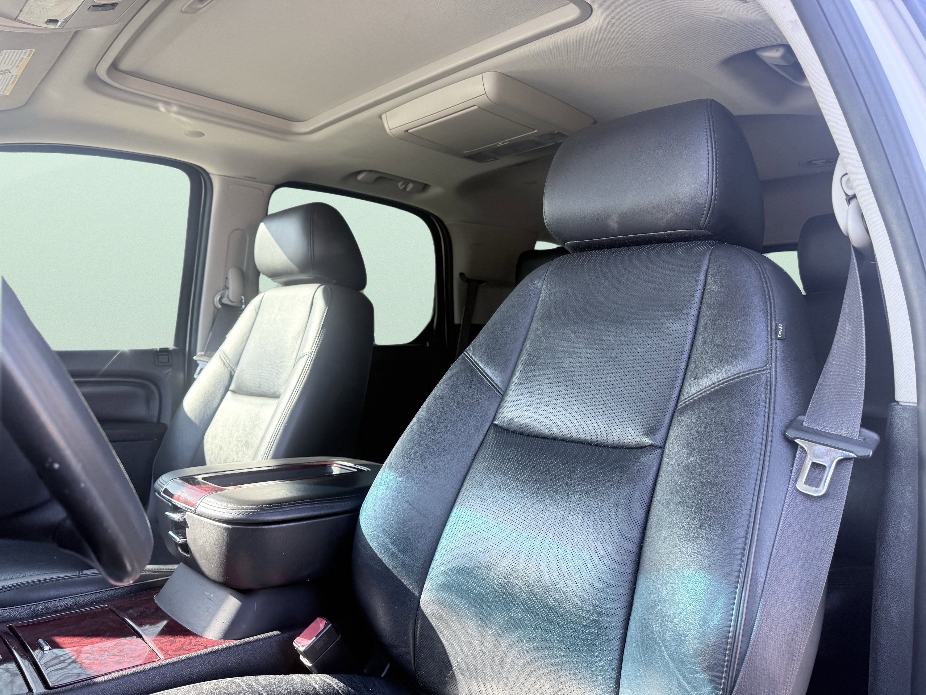 Used 2012 Cadillac Escalade Luxury RWD image 25