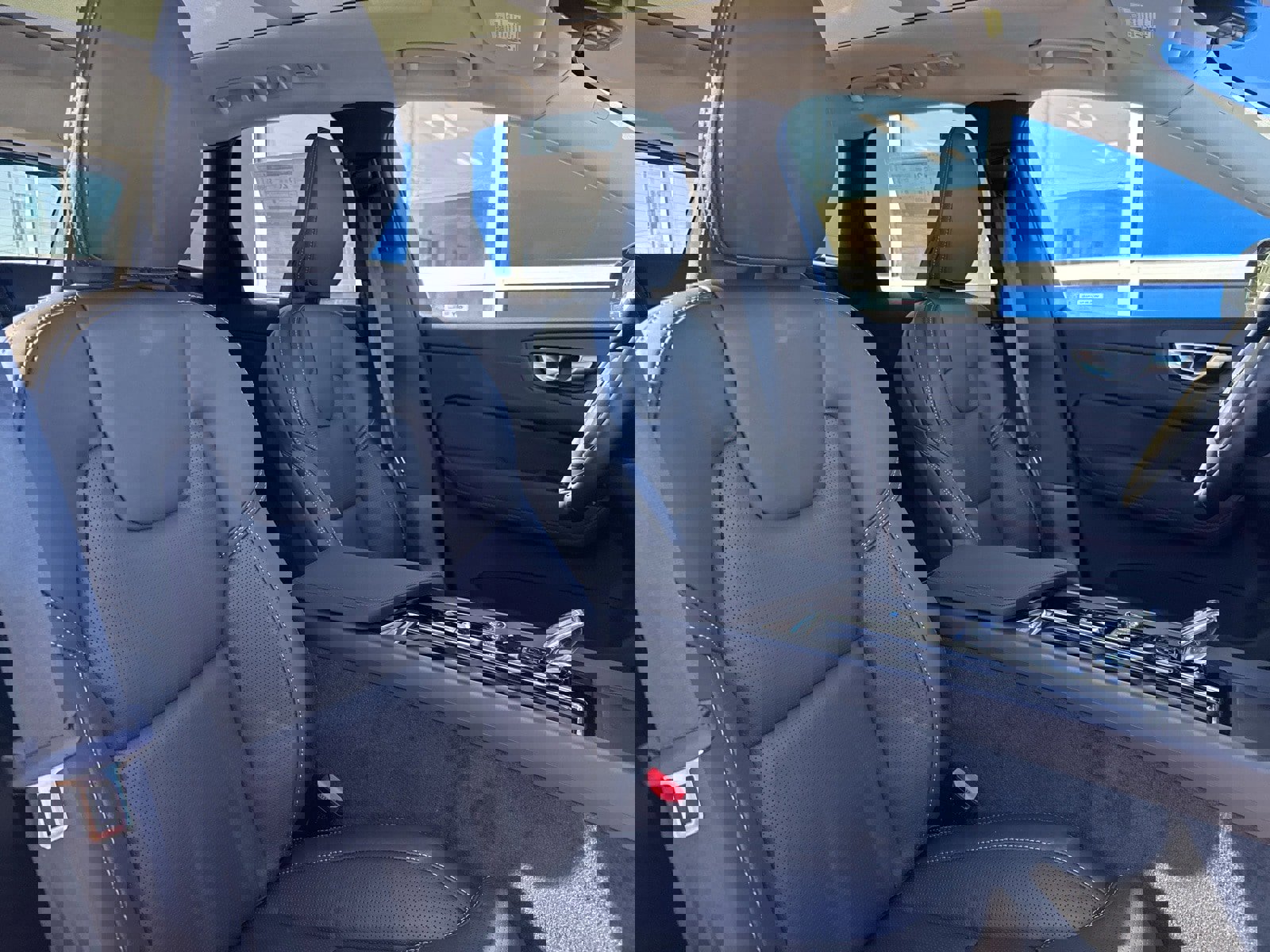 New 2026 Volvo XC60 B5 Ultra w/ Protection Package Premier image 15