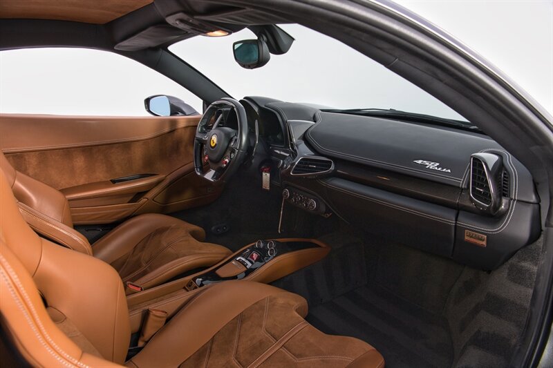 Used 2013 Ferrari 458 Italia Coupe RWD image 29