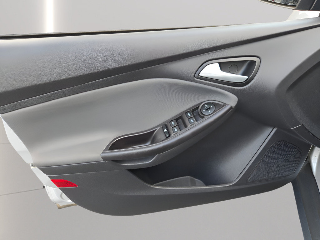 Used 2014 Ford Focus SE FWD image 16