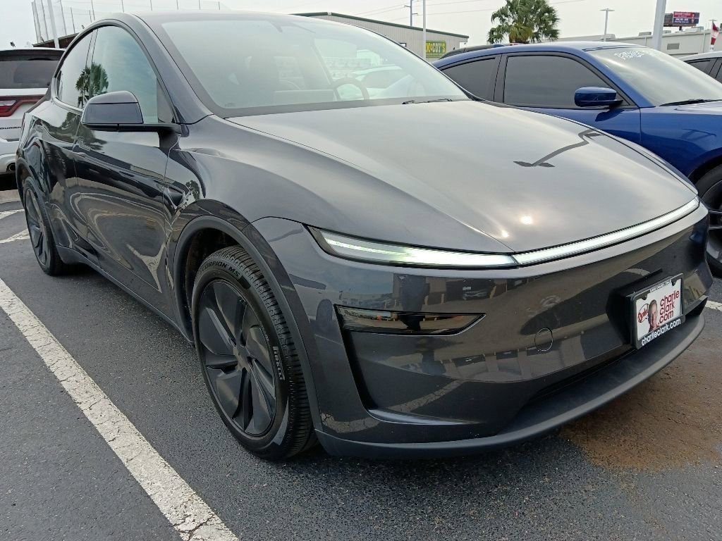 Used 2026 Tesla Model Y 2WD image 2