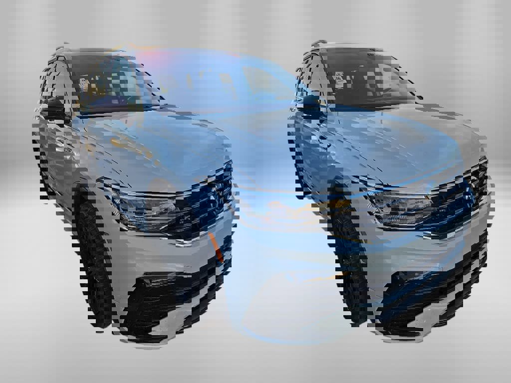 Used 2023 Volkswagen Tiguan SE R-Line image 3