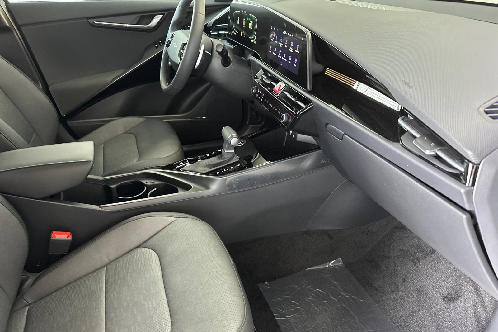 New 2026 Kia Niro FWD image 16
