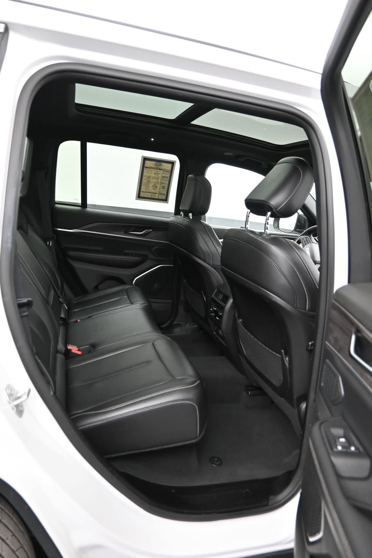 Used 2024 Jeep Grand Cherokee Limited 4xe AWD/4WD image 12