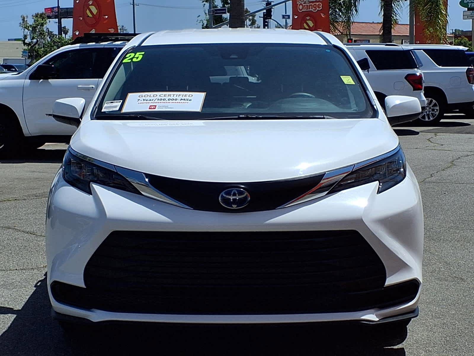 Certified 2025 Toyota Sienna LE FWD image 2