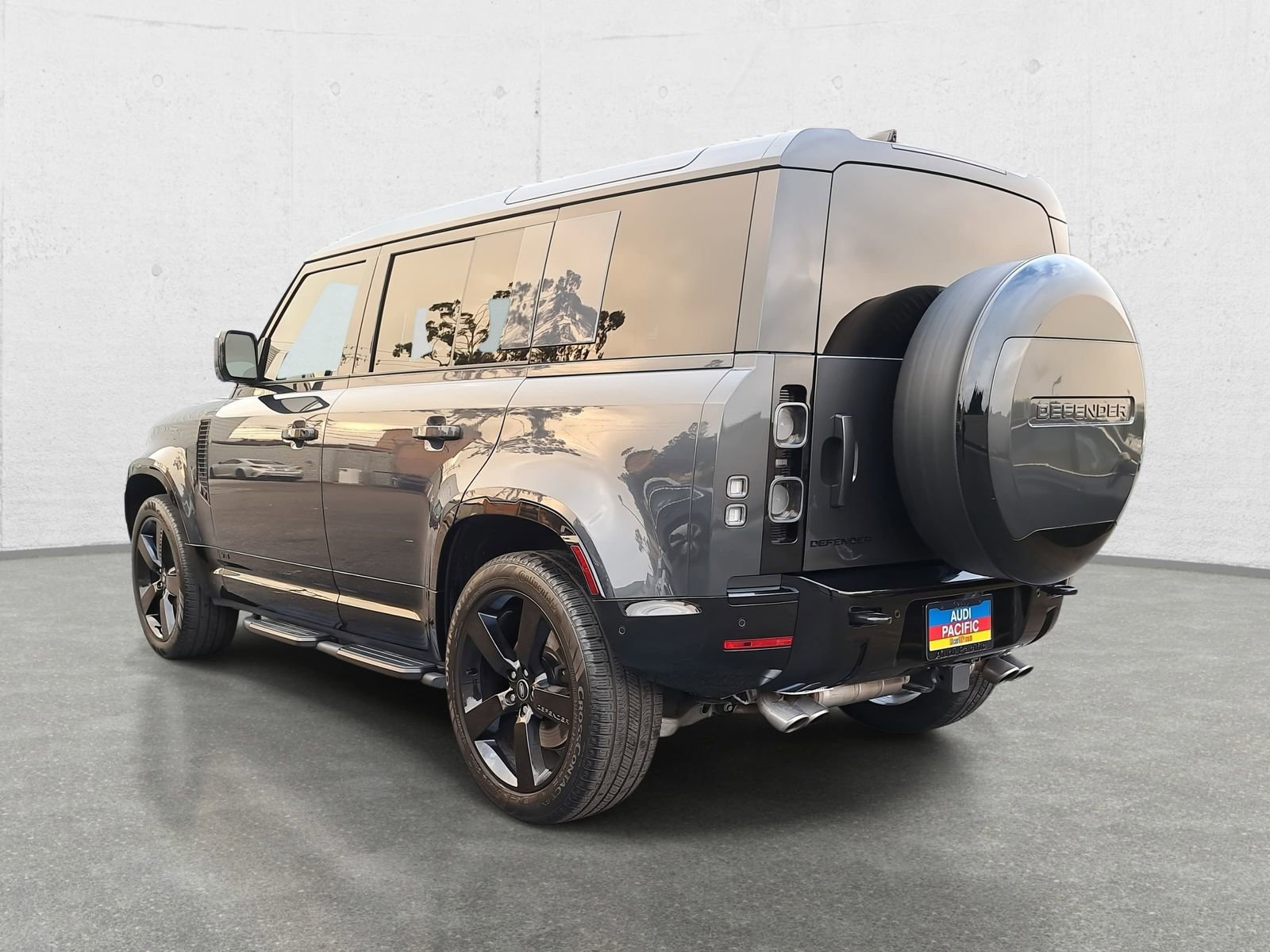 Used 2025 Land Rover Defender 110 V8 image 7