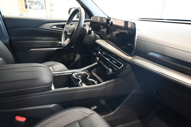 New 2026 Chevrolet Traverse LT w/ Midnight/Sport Edition FWD image 14