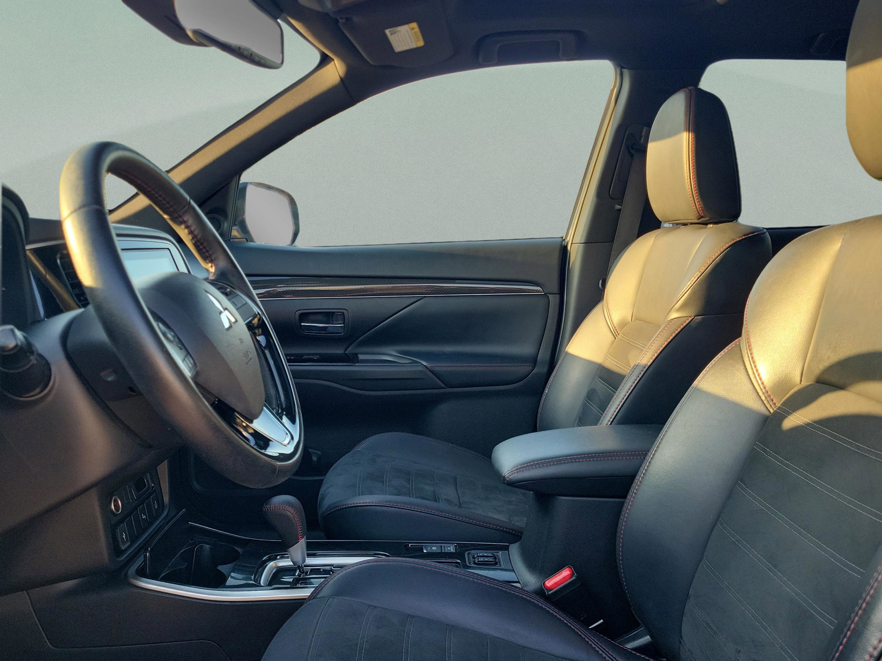 Used 2020 Mitsubishi Outlander SE image 23