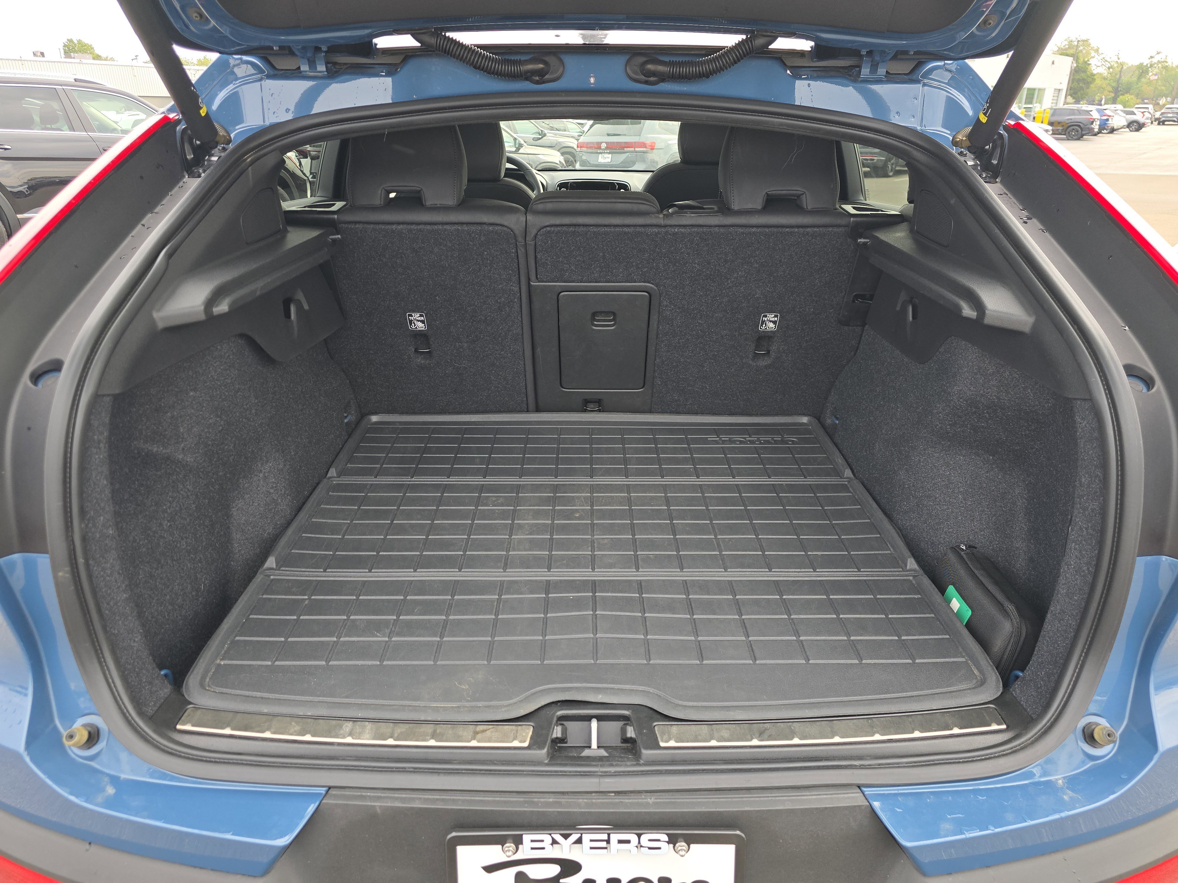 Used 2023 Volvo C40 P8 Recharge Ultimate image 16