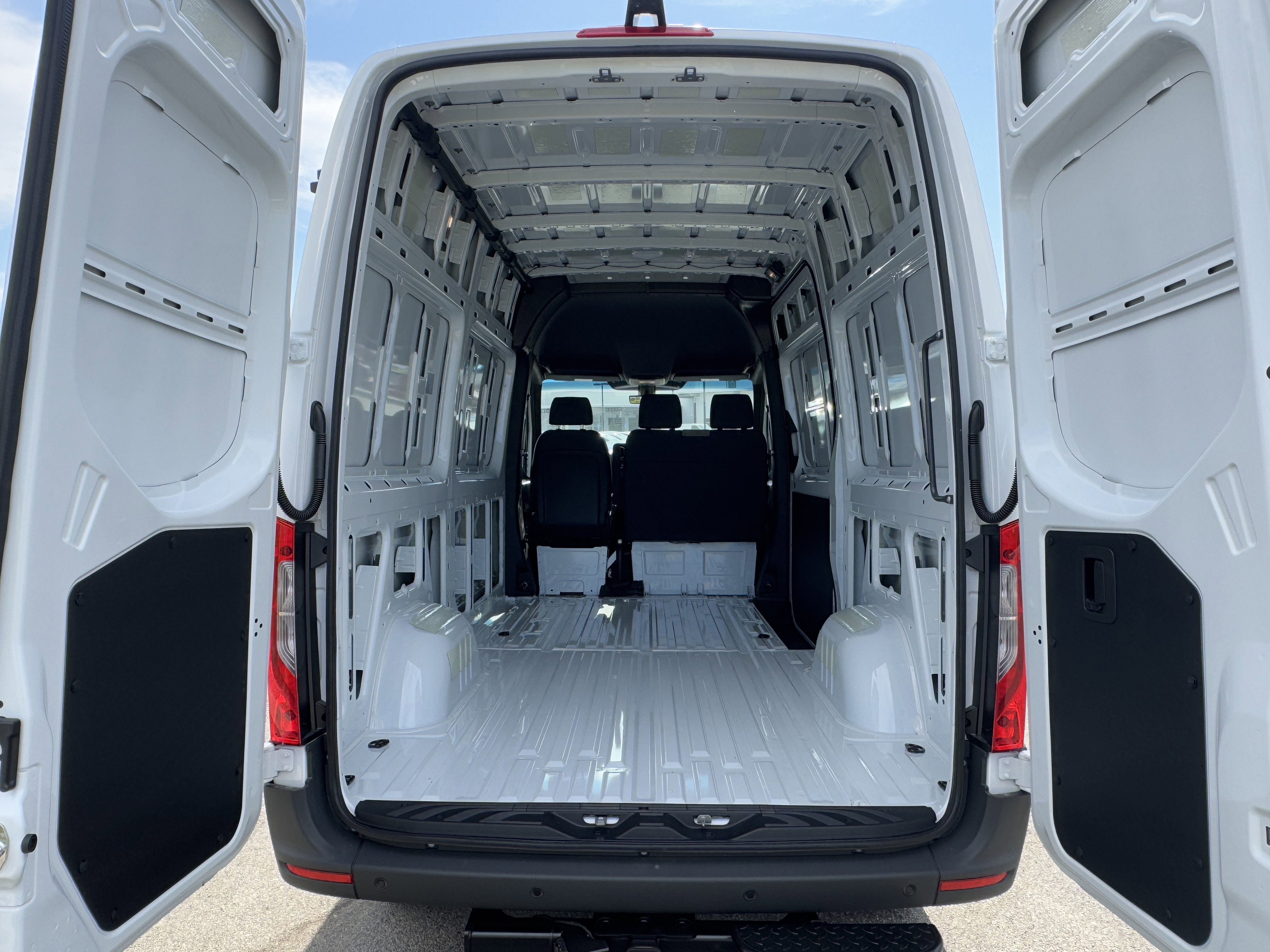 New 2025 Mercedes-Benz Sprinter 2500 image 14