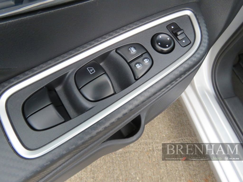 Used 2024 Nissan Versa SR image 14